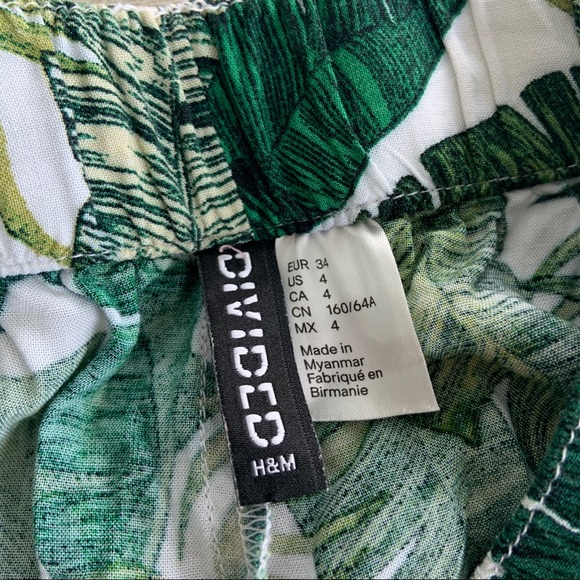 Green Leaf Pattern Shorts - Picture 2 of 3